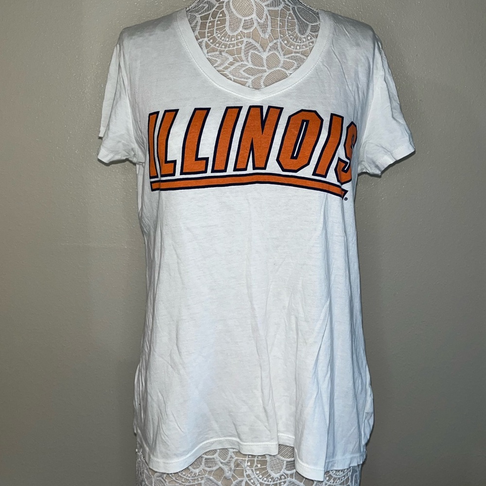 EUC large Illinois white fitted tshirt.